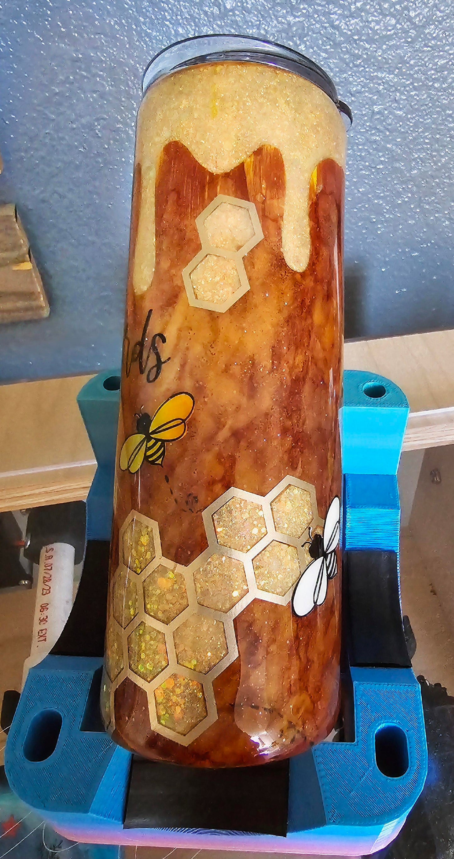 20 oz Customized Honeybee Peekaboo